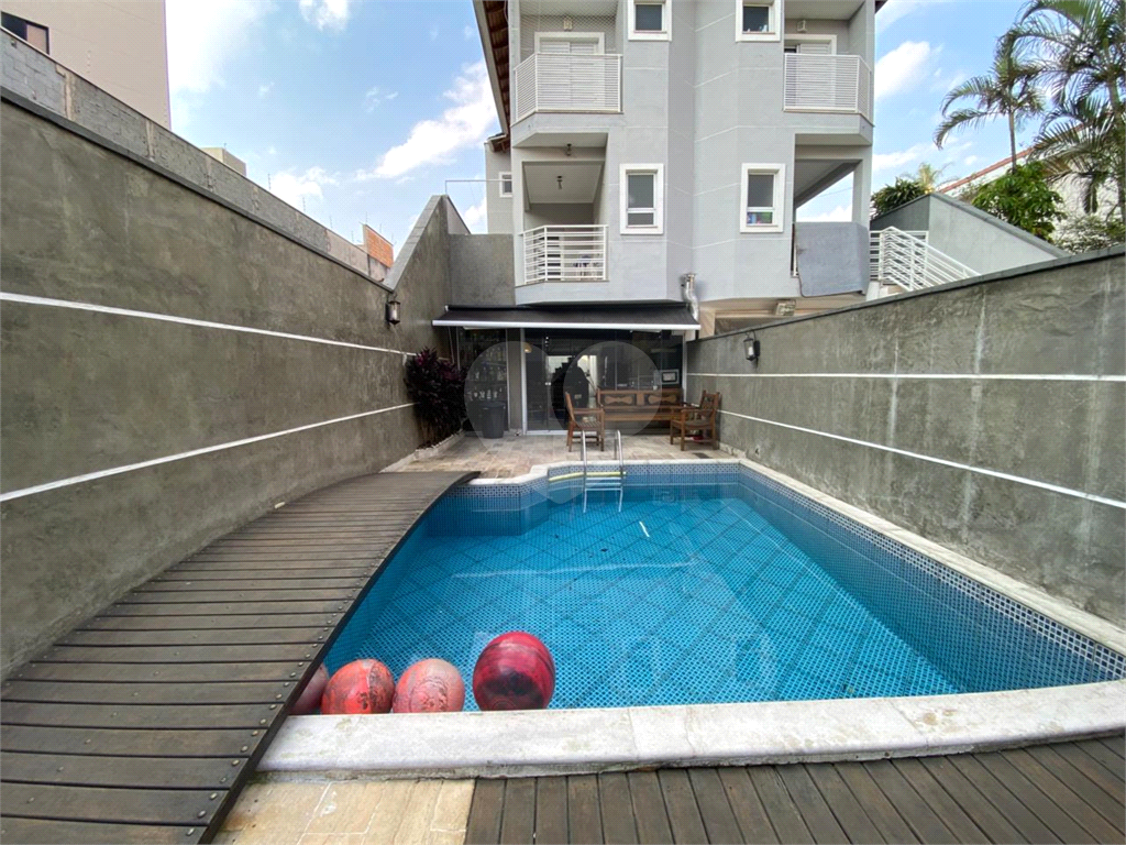 Casa com 3 suítes e piscina à venda