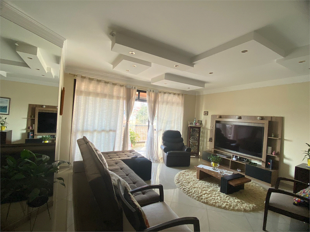 APARTAMENTO em VILA ROSÁLIA