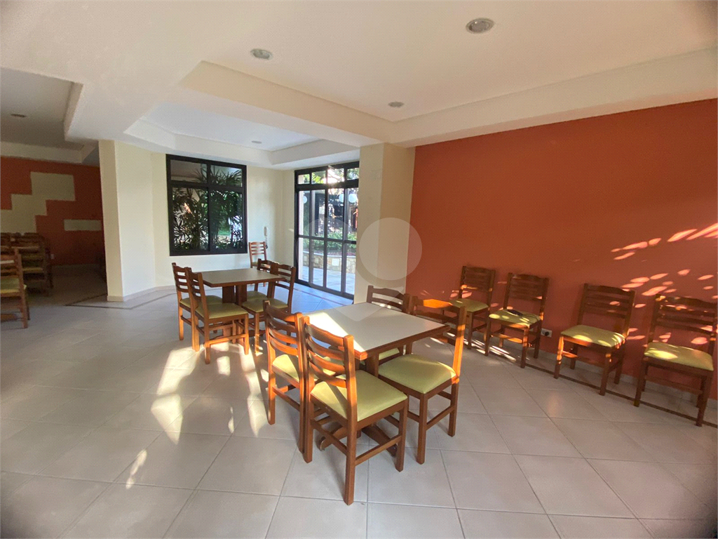 APARTAMENTO em VILA ROSÁLIA