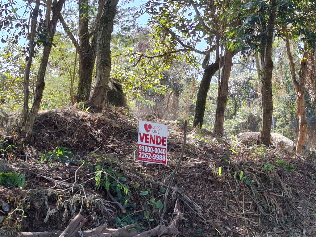 Terreno plano em condomínio, com 455 metros quadrados de área