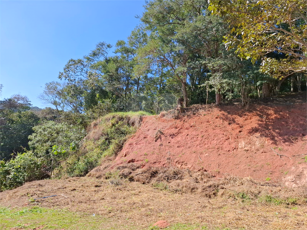 Terreno plano em condomínio, com 455 metros quadrados de área