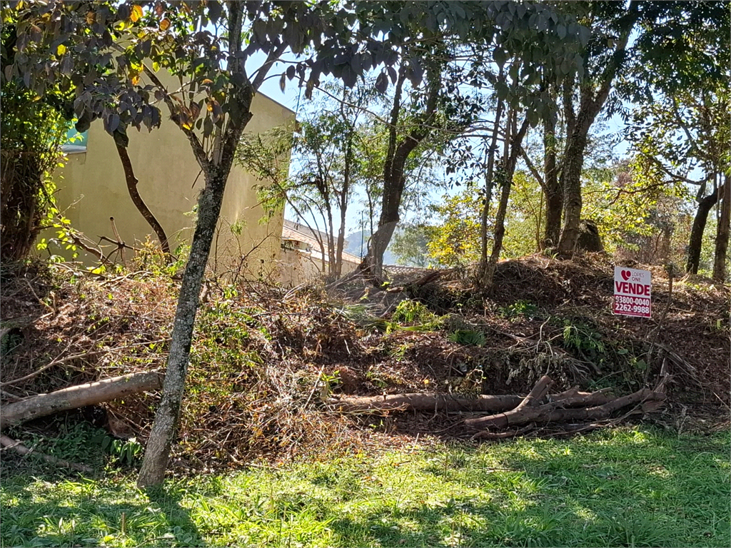 Terreno plano em condomínio, com 455 metros quadrados de área