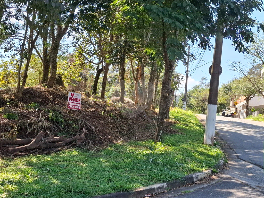 Terreno plano em condomínio, com 1.153 metros quadrados de área