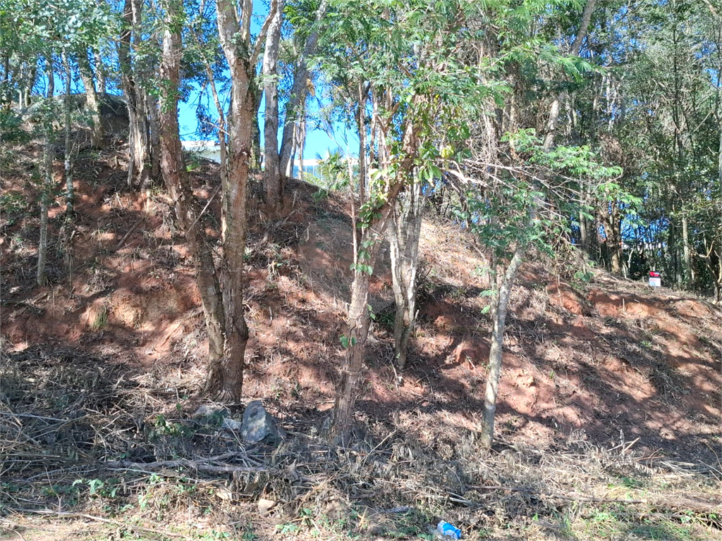 Terreno em condomínio, com 1.398 metros quadrados de área