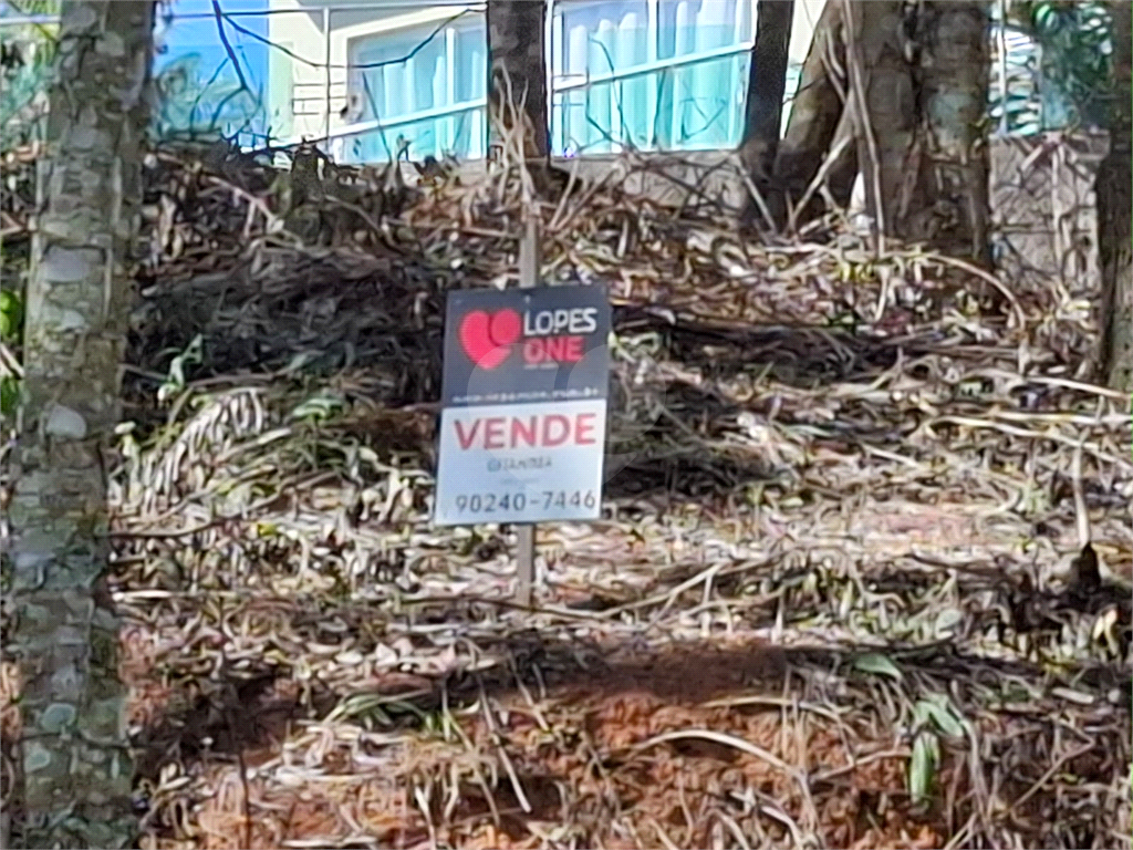 Terreno em condomínio, com 1.398 metros quadrados de área