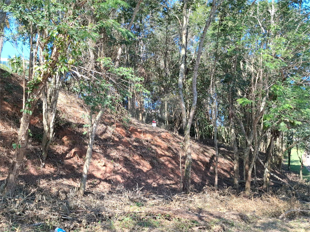 Terreno em condomínio, com 1.398 metros quadrados de área