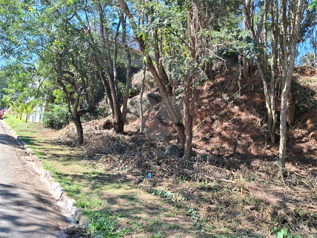 Terreno em condomínio, com 1.398 metros quadrados de área