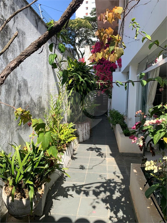 Casa Residencial em TREMEMBÉ com  320 m²