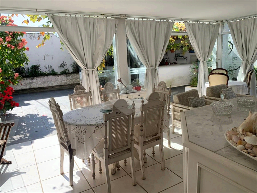 Casa Residencial em TREMEMBÉ com  320 m²