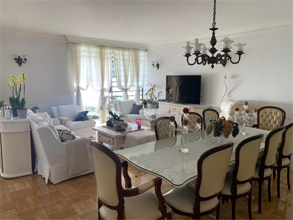 Casa Residencial em TREMEMBÉ com  320 m²