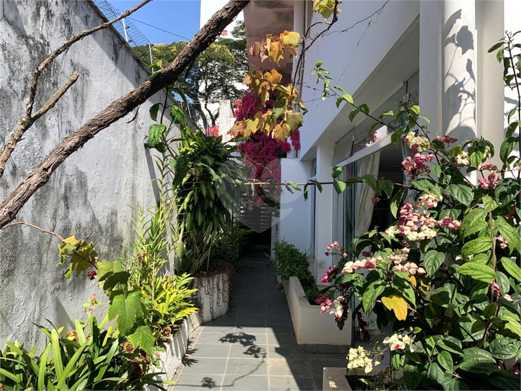Casa Residencial em TREMEMBÉ com  320 m²