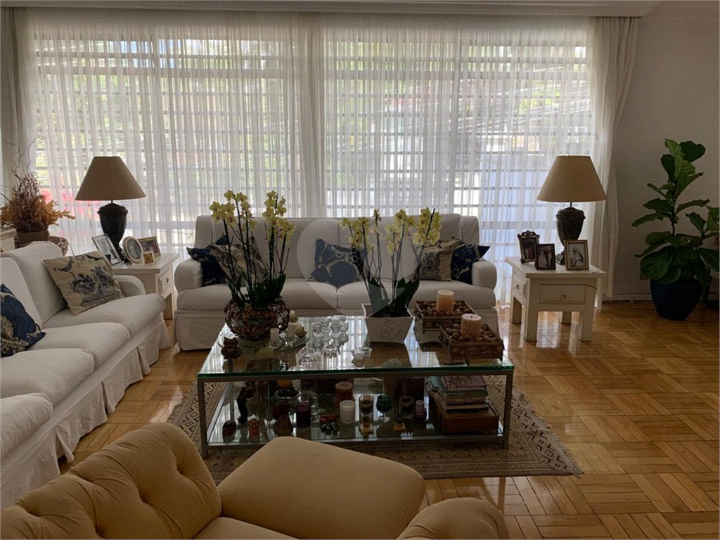 Casa Residencial em TREMEMBÉ com  320 m²
