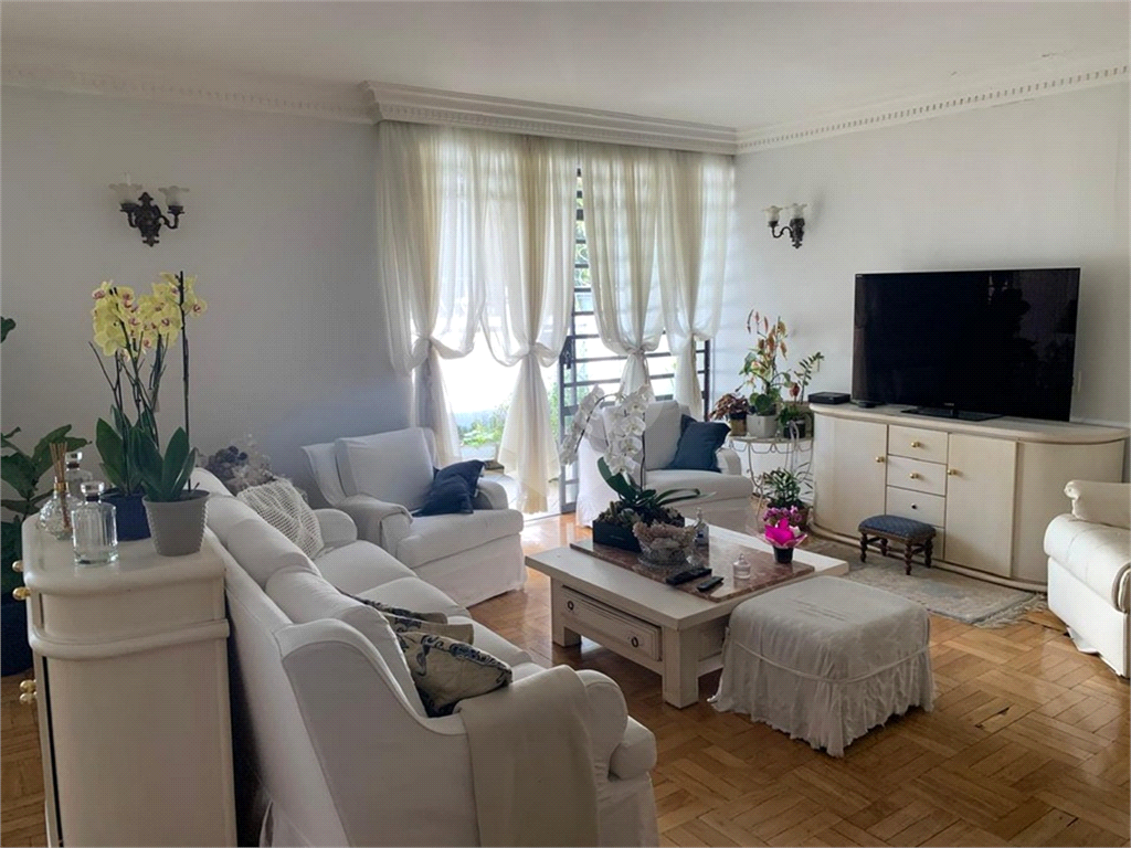 Casa Residencial em TREMEMBÉ com  320 m²