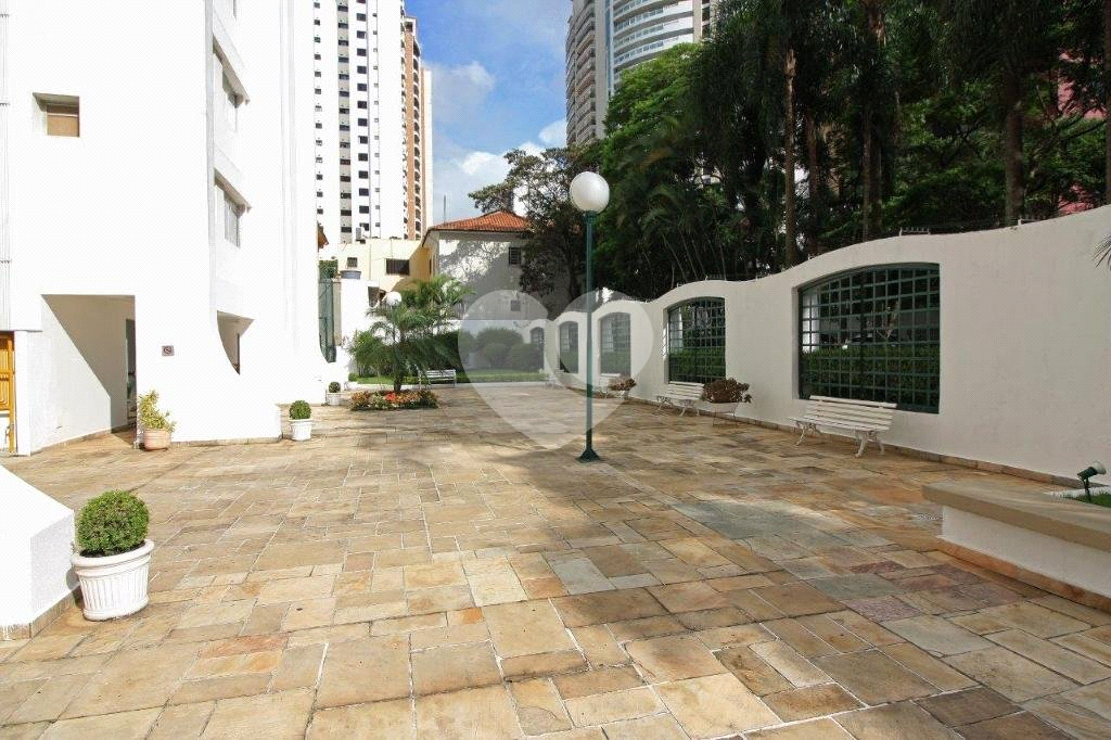 APARTAMENTO em ALTO DA LAPA