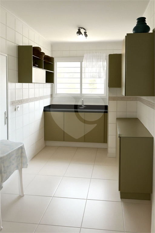 APARTAMENTO em ALTO DA LAPA
