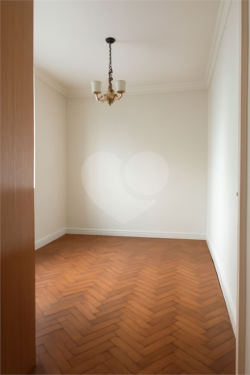 APARTAMENTO em ALTO DA LAPA