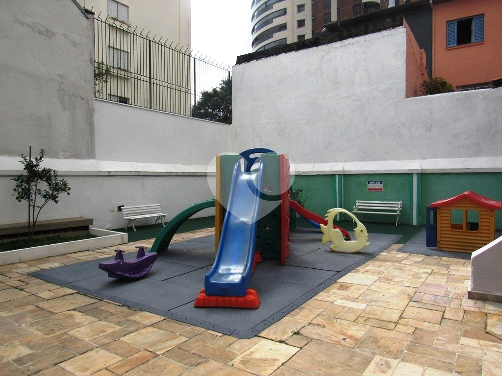 APARTAMENTO em ALTO DA LAPA