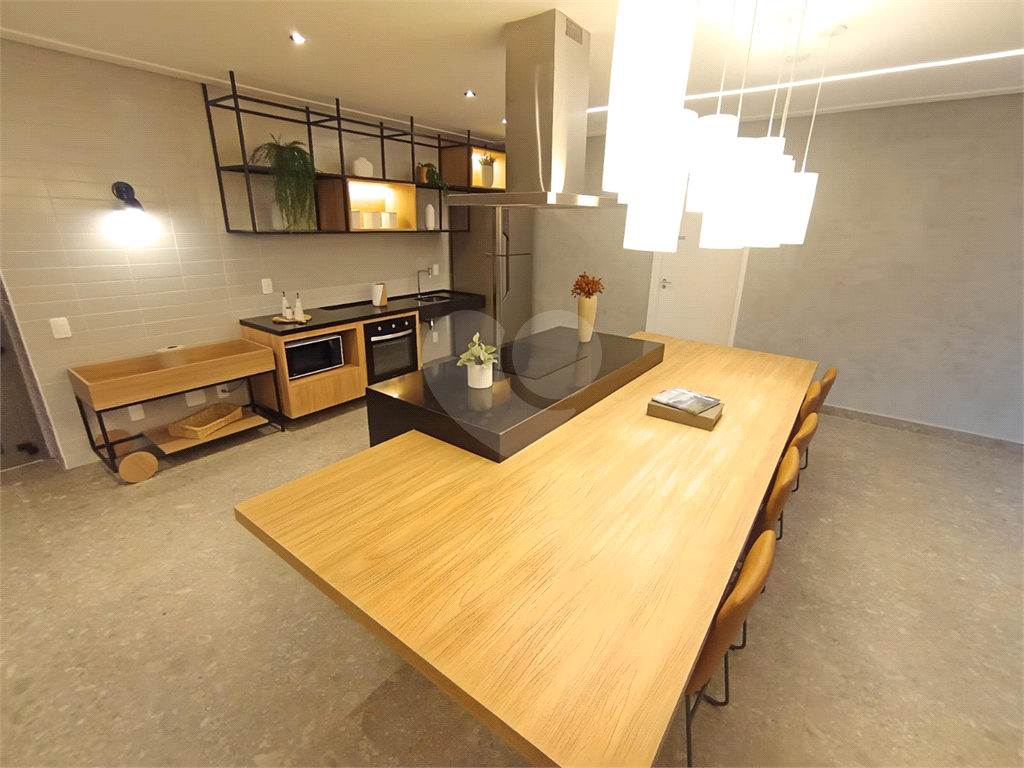 VENDE / ALUGA – STUDIO MOBILIADO NA FARIA LIMA COM VENTILAÇÃO NATURAL.