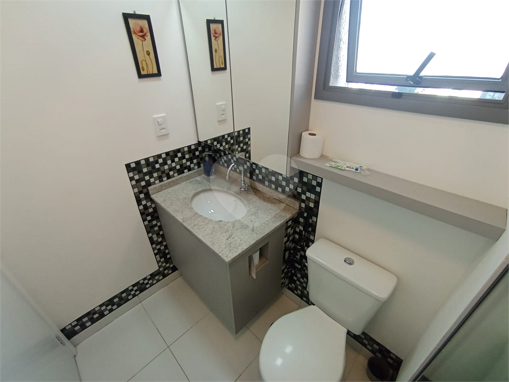 VENDE / ALUGA – STUDIO MOBILIADO NA FARIA LIMA COM VENTILAÇÃO NATURAL.