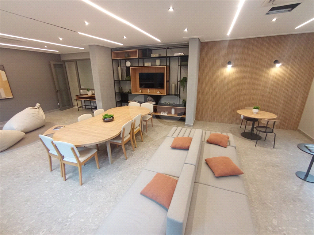 VENDE / ALUGA – STUDIO MOBILIADO NA FARIA LIMA COM VENTILAÇÃO NATURAL.