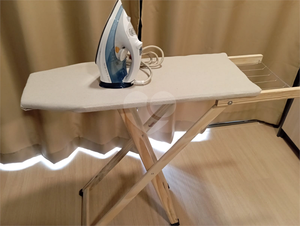 VENDE / ALUGA – STUDIO MOBILIADO NA FARIA LIMA COM VENTILAÇÃO NATURAL.