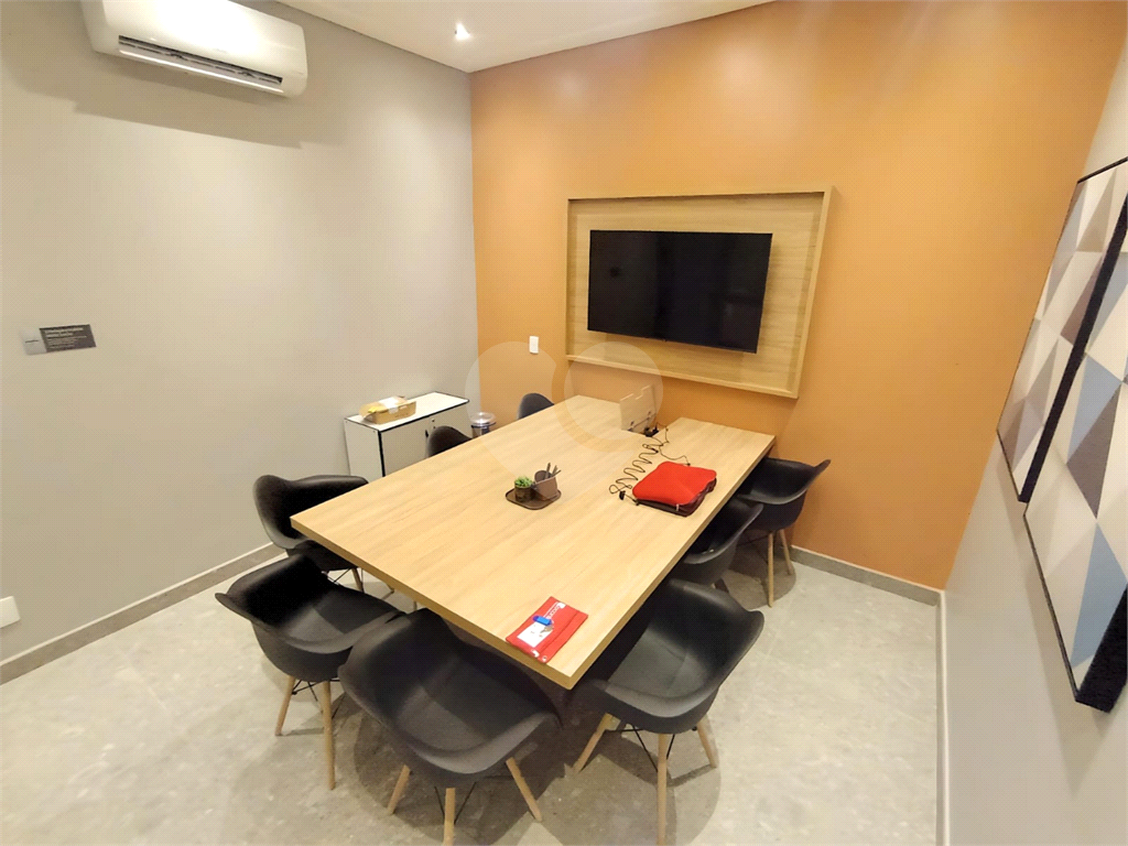VENDE / ALUGA – STUDIO MOBILIADO NA FARIA LIMA COM VENTILAÇÃO NATURAL.