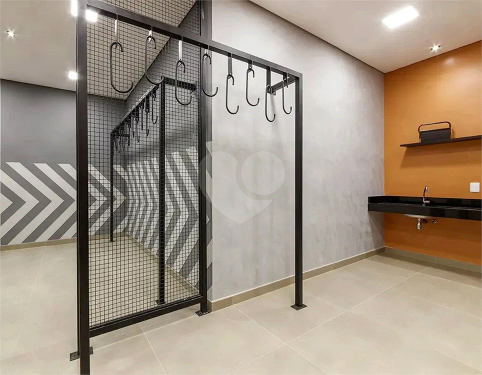 VENDE / ALUGA – STUDIO MOBILIADO NA FARIA LIMA COM VENTILAÇÃO NATURAL.