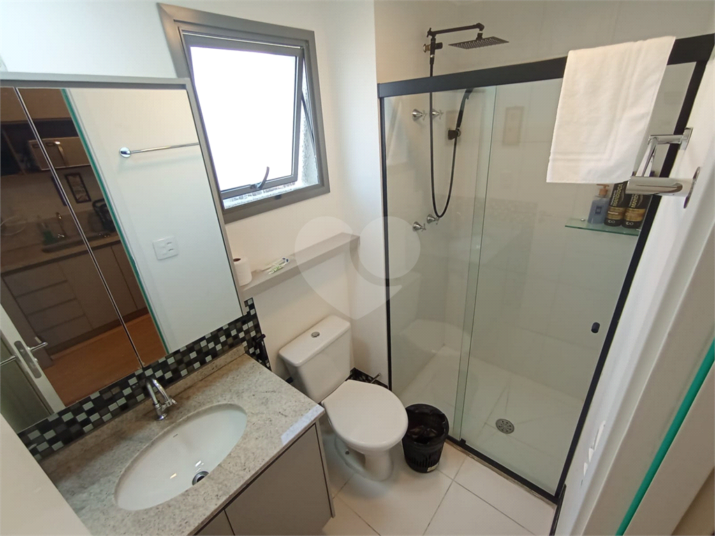 VENDE / ALUGA – STUDIO MOBILIADO NA FARIA LIMA COM VENTILAÇÃO NATURAL.