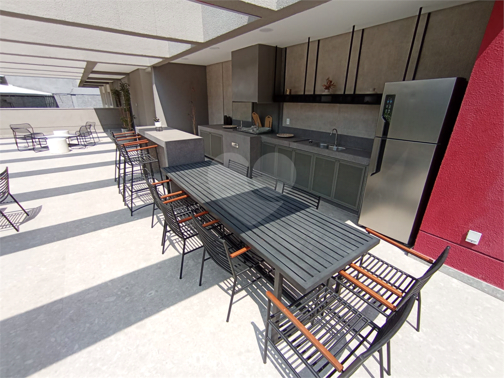 VENDE / ALUGA – STUDIO MOBILIADO NA FARIA LIMA COM VENTILAÇÃO NATURAL.