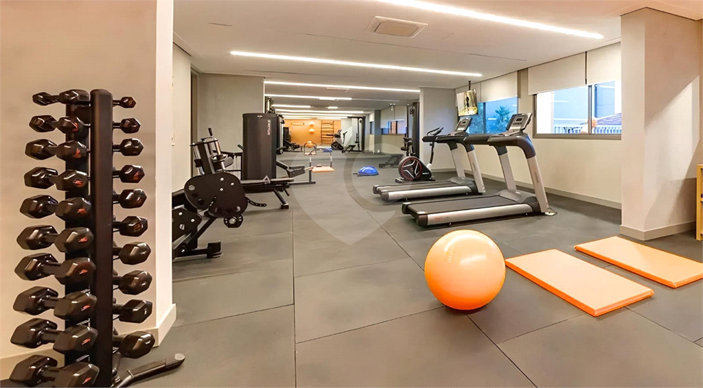 VENDE / ALUGA – STUDIO MOBILIADO NA FARIA LIMA COM VENTILAÇÃO NATURAL.