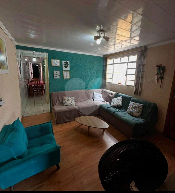 Casa à venda com 4 quartos, 220m² - Foto 2