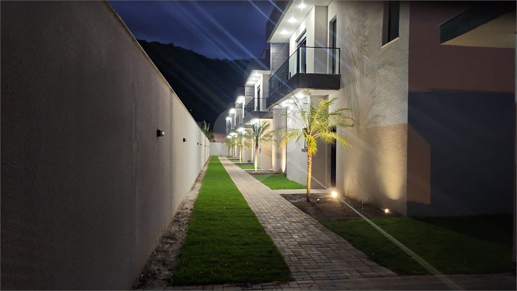 Casa em Condomínio Residencial em  Barequeçaba com 222 m²