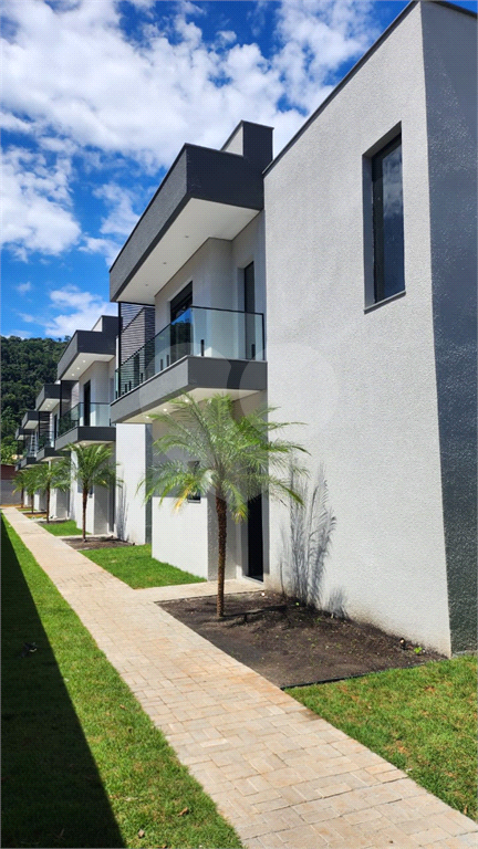 Casa em Condomínio Residencial em Barequeçaba com: 222 m²