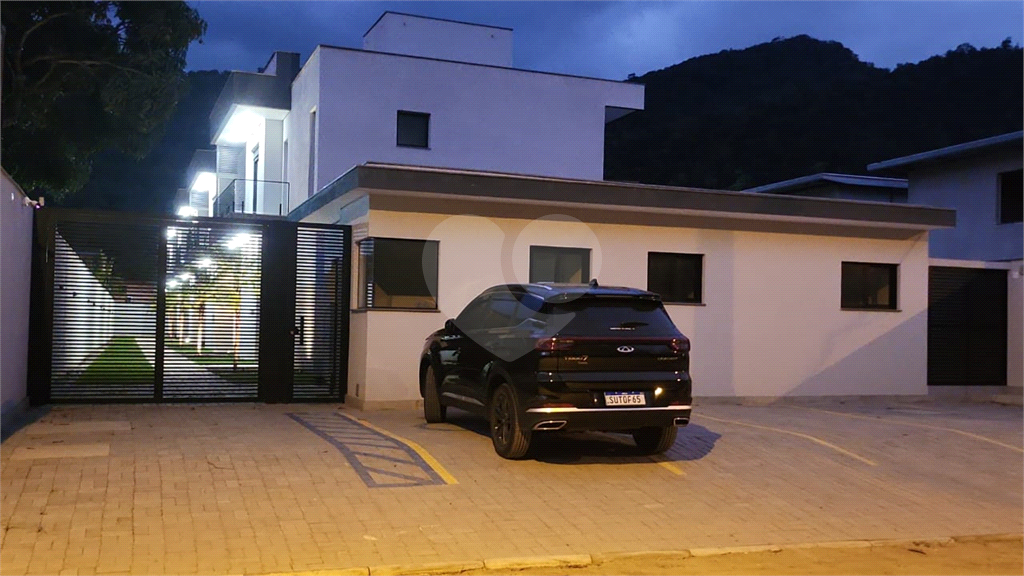 Casa em Condomínio Residencial em Barequeçaba com: 222 m²