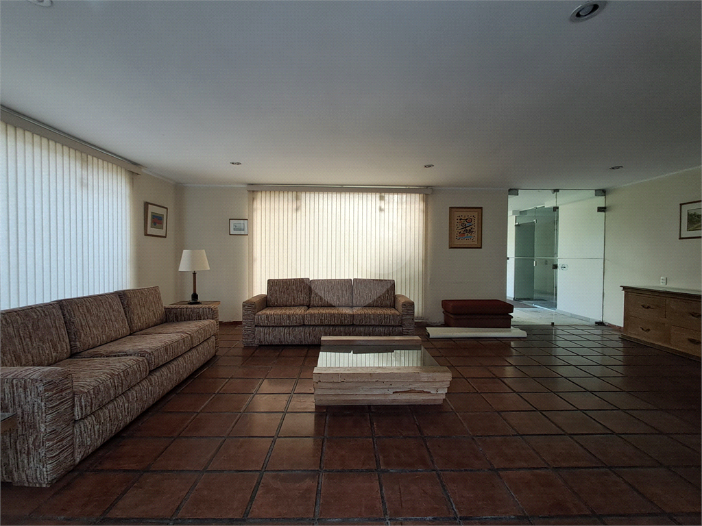 Imóvel de 94m² com sala de estar de 2 ambientes planta original com 3 quartos 1 vaga de garagem Pinheiros