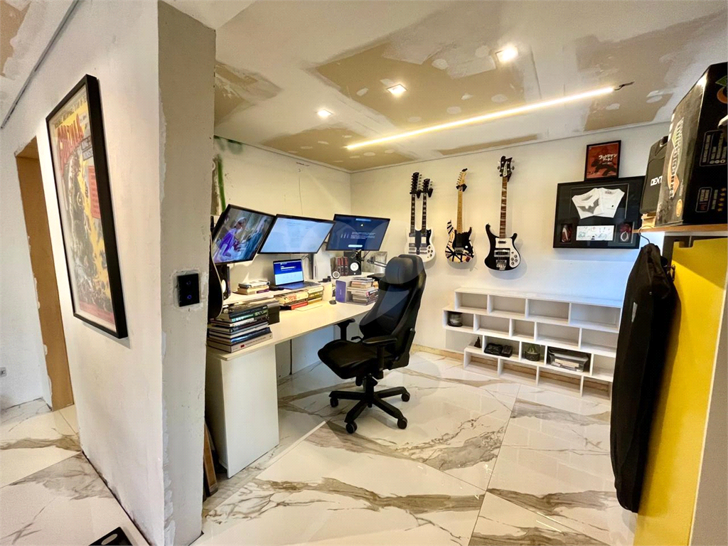 Imóvel de 94m² com sala de estar de 2 ambientes planta original com 3 quartos 1 vaga de garagem Pinheiros