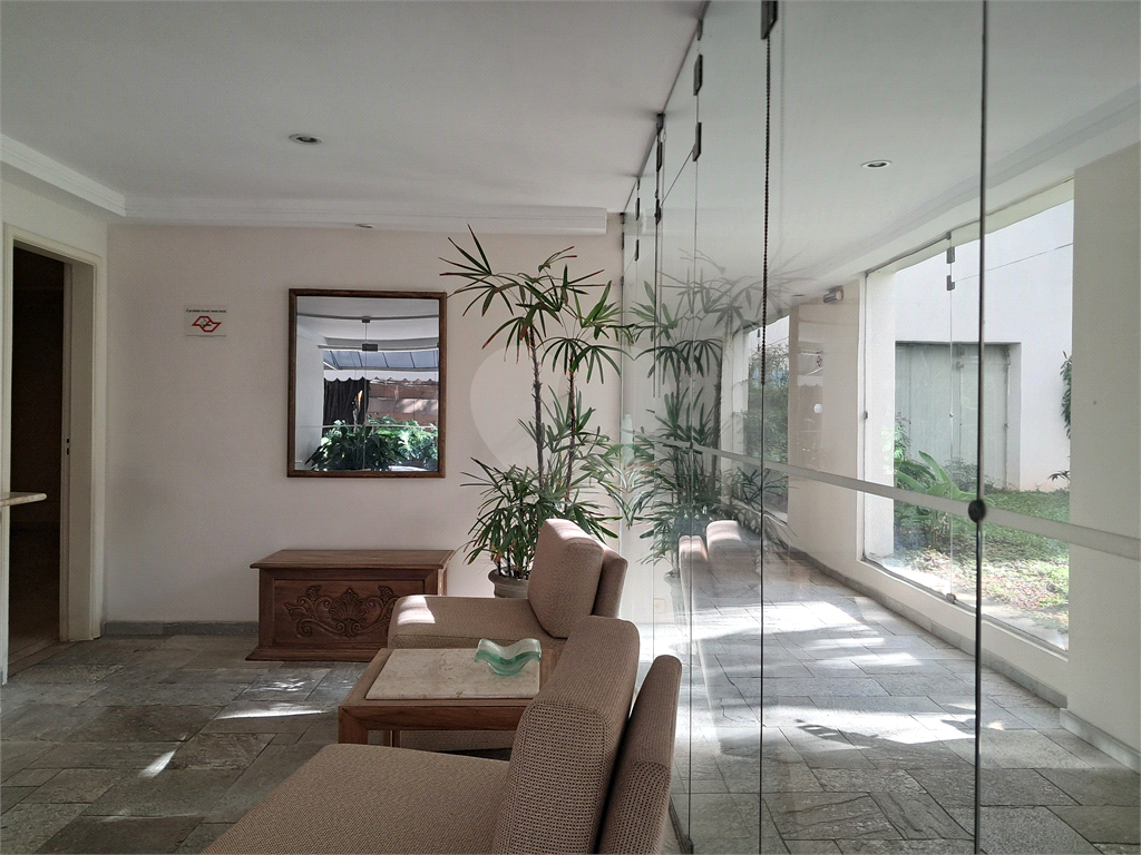 Imóvel de 94m² com sala de estar de 2 ambientes planta original com 3 quartos 1 vaga de garagem Pinheiros