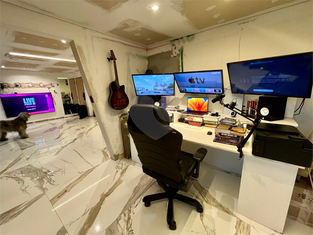 Imóvel de 94m² com sala de estar de 2 ambientes planta original com 3 quartos 1 vaga de garagem Pinheiros