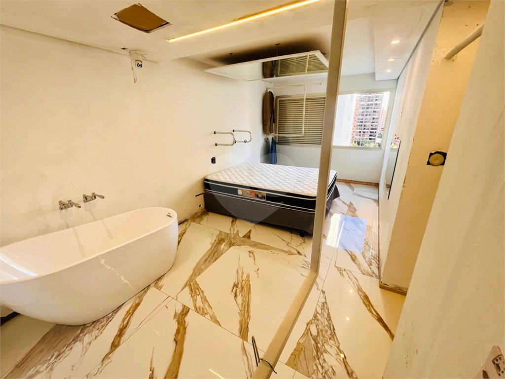 Imóvel de 94m² com sala de estar de 2 ambientes planta original com 3 quartos 1 vaga de garagem Pinheiros