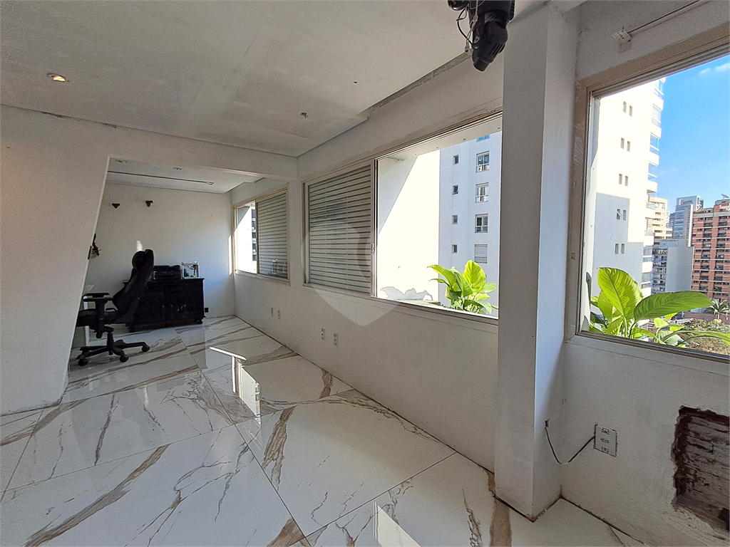Imóvel de 94m² com sala de estar de 2 ambientes planta original com 3 quartos 1 vaga de garagem Pinheiros