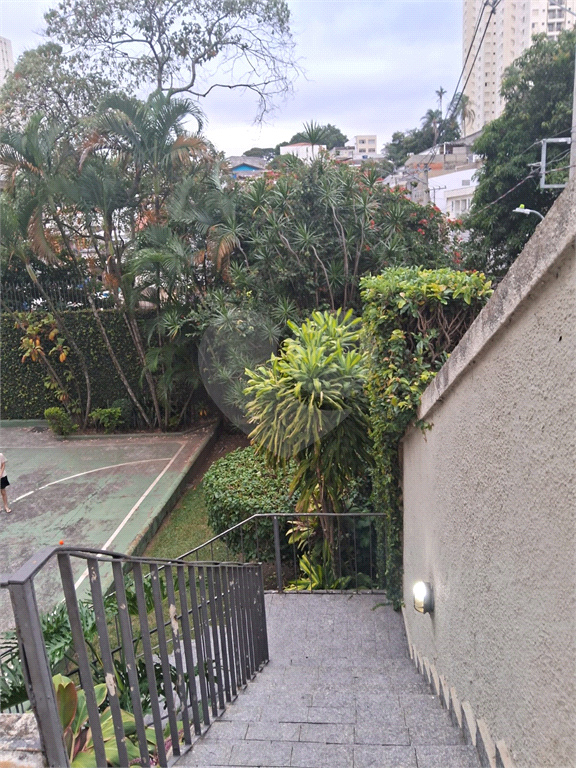 Apartamento reformado com 75m² à venda na Av. Ultramarino