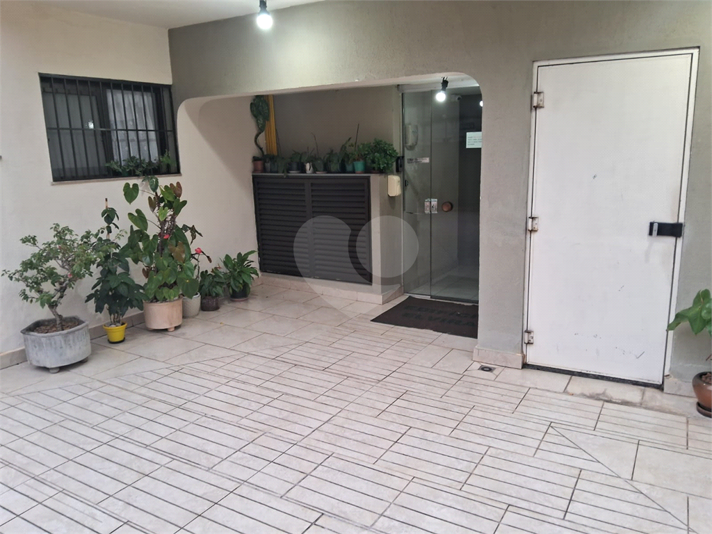 Apartamento reformado com 75m² à venda na Av. Ultramarino