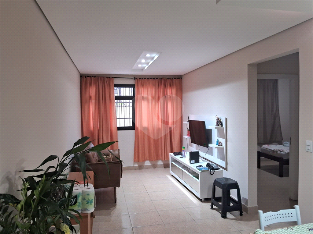 Apartamento reformado com 75m² à venda na Av. Ultramarino