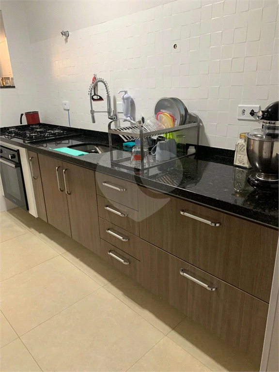 Apartamento reformado com 75m² à venda na Av. Ultramarino