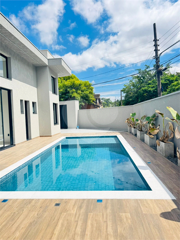 Casa exuberante, alto padrão, pé direito alto, 3 suites, totalmente terrea - piscina - 4 vagas - City América - SP