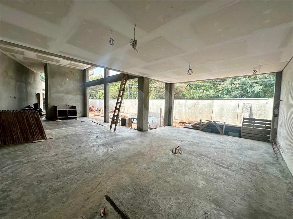 Casa exuberante, alto padrão, pé direito alto, 3 suites, totalmente terrea - piscina - 4 vagas - City América - SP