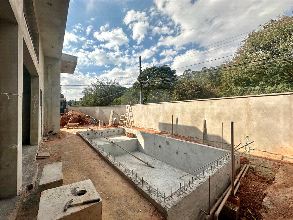 Casa exuberante, alto padrão, pé direito alto, 3 suites, totalmente terrea - piscina - 4 vagas - City América - SP