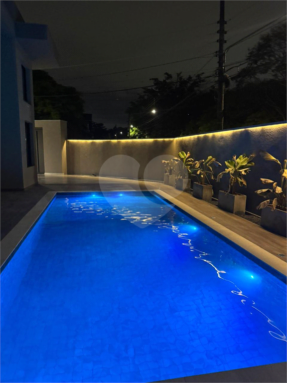 Casa exuberante, alto padrão, pé direito alto, 3 suites, totalmente terrea - piscina - 4 vagas - City América - SP