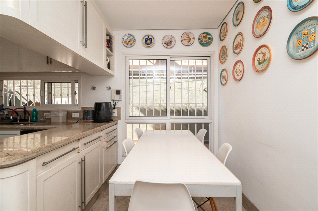 Casa para alugar em Alto de Pinheiros 