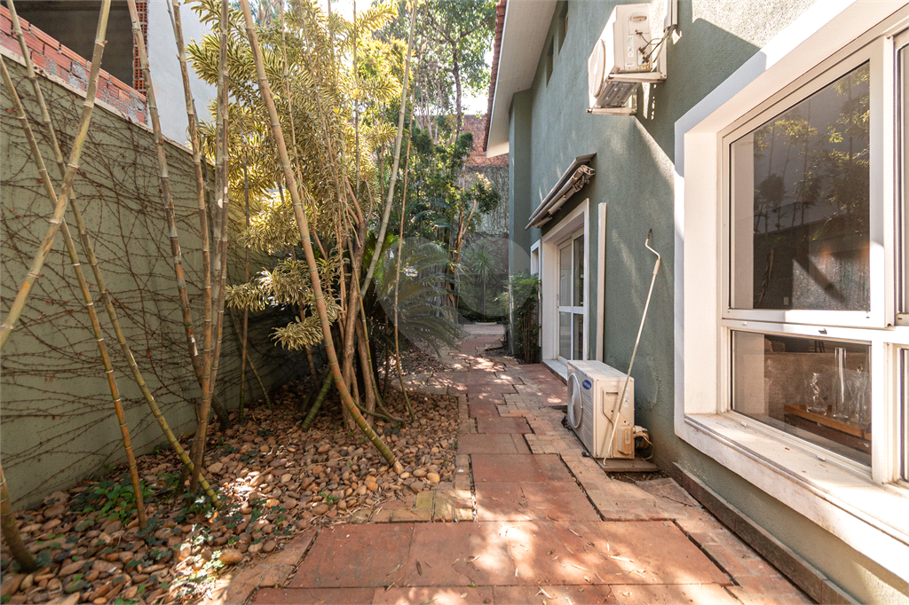 Casa para alugar em Alto de Pinheiros 
